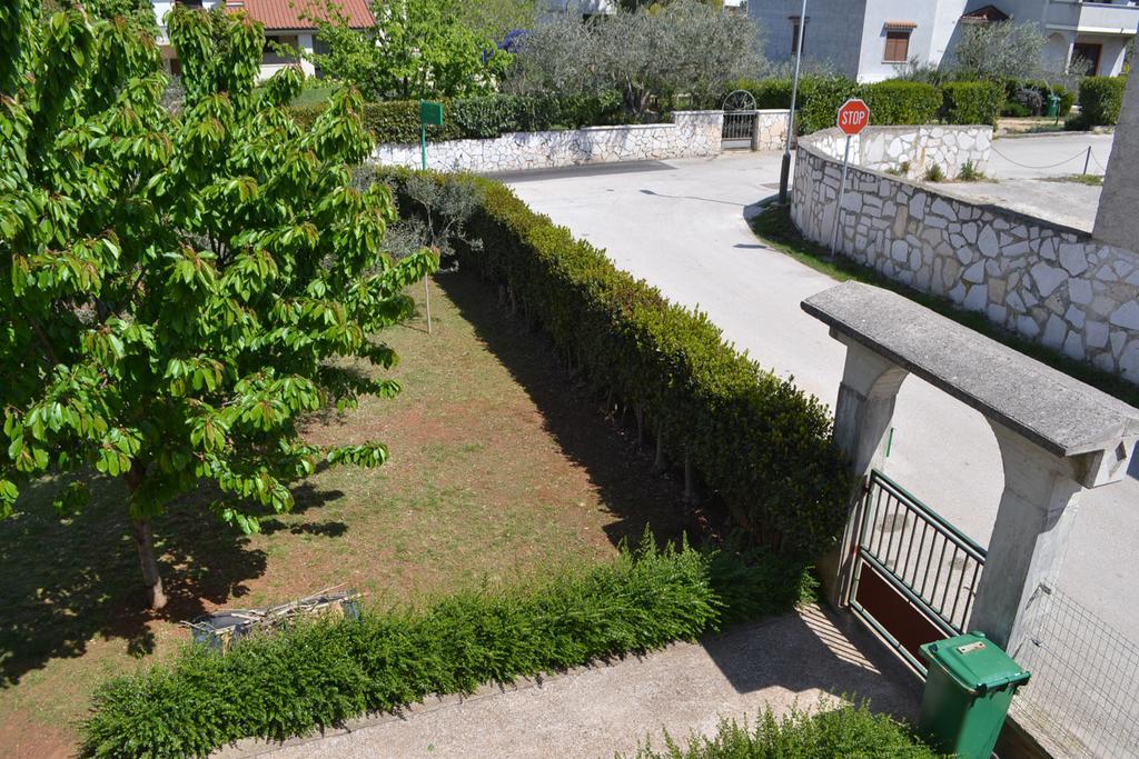 Apartman Din-Pula Exterior foto